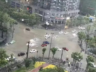 四川成都暴雨最新消息今天，多区域积水严重，交通受阻，市民需注意防范