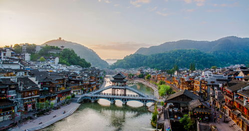 凤凰古城天气预报,一场与烟雨沱江的温柔邂逅 凤凰古城天气预报,一场与烟雨沱江的温柔邂逅